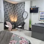 Apartment Onlystudio With Free Parking
