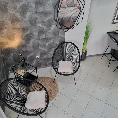 Apartment Onlystudio With Free Parking